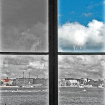 s-pietroburgo-finestra-bn-red